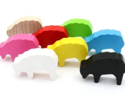 Pion mouton bleu clair 40x28x10 mm en bois pour jeu de société