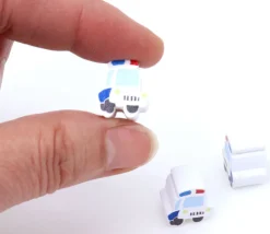 Pion voiture de police en bois - 15 x 14 x 10 mm