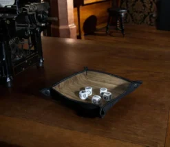 Piste de dés souple néoprène décor bois 21x 21 cm