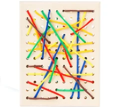 Planche à trous : jeu de laçage