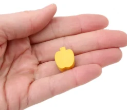 Pomme en bois jaune or de 16x18x8 mm