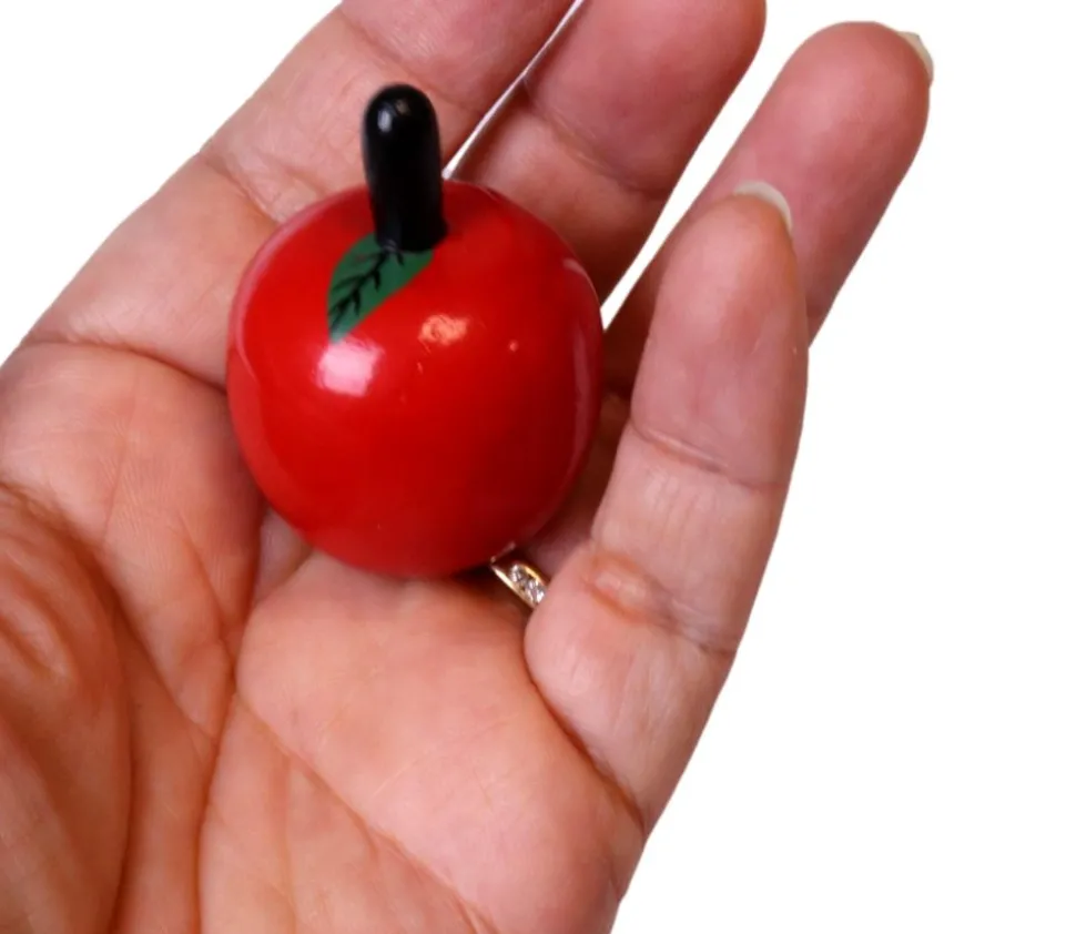 Pomme en bois rouge jouet à l'unité