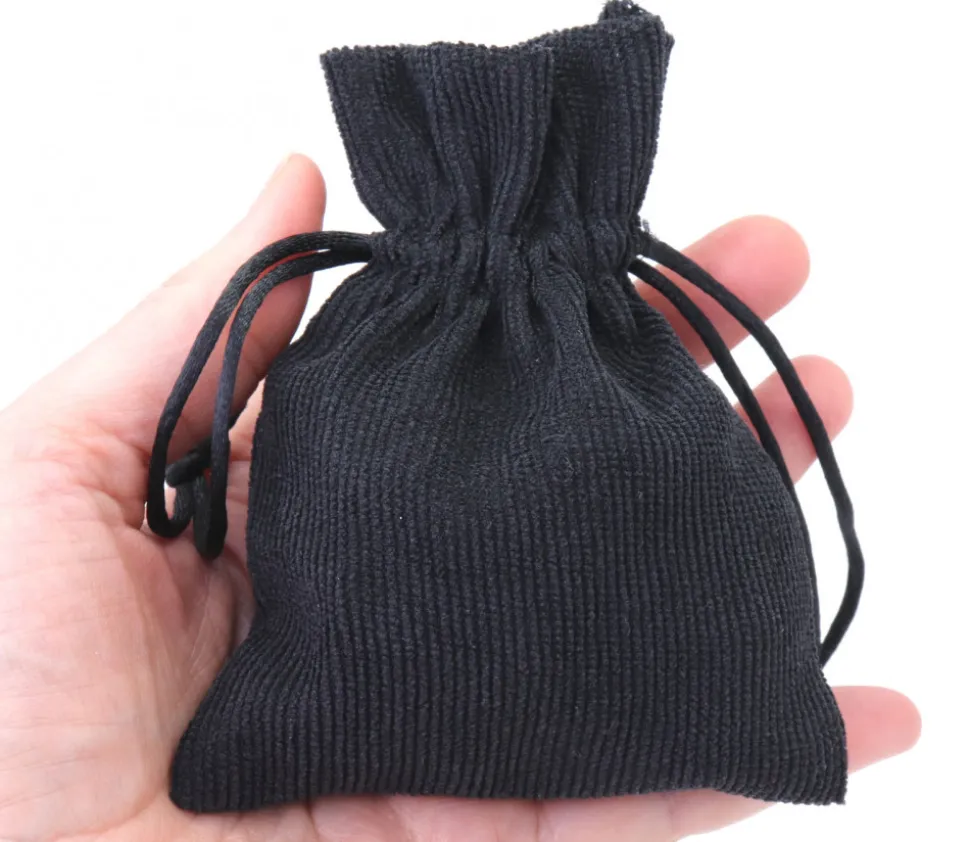 Sac noir velours épais avec cordon de serrage - 10 x 12.5 cm