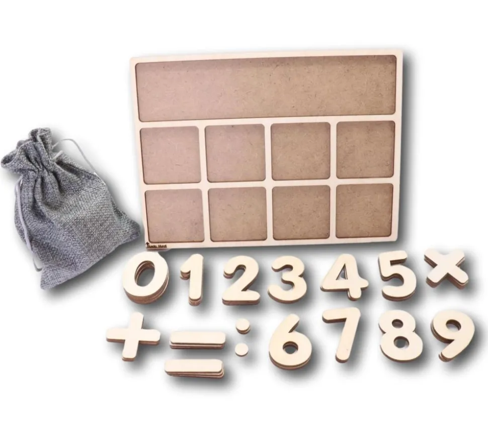 Tableau de calcul avec chiffres et signes en bois