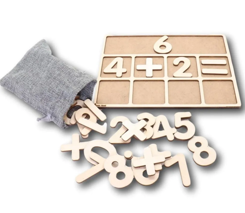 Tableau de calcul avec chiffres et signes en bois