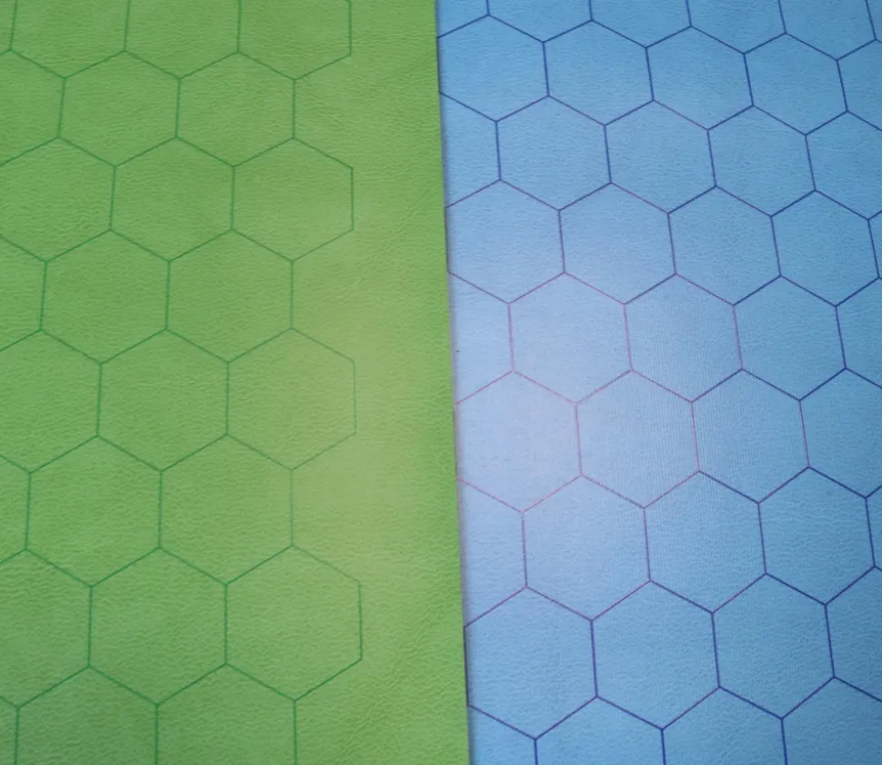 Tapis de jeu recto bleu - verso vert battlemap hexagone effaçable plateau 66 x 60 cm